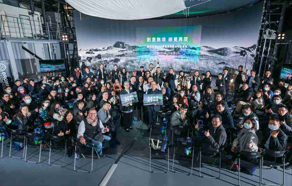 再现影像LED虚拟制作摄影棚整合拍摄场景、、、、内容制作、、、技术指导到设备租借一站式服务，，，，可望提升LED虚拟制作的影视效能，，进而产出更多高质量细致作品