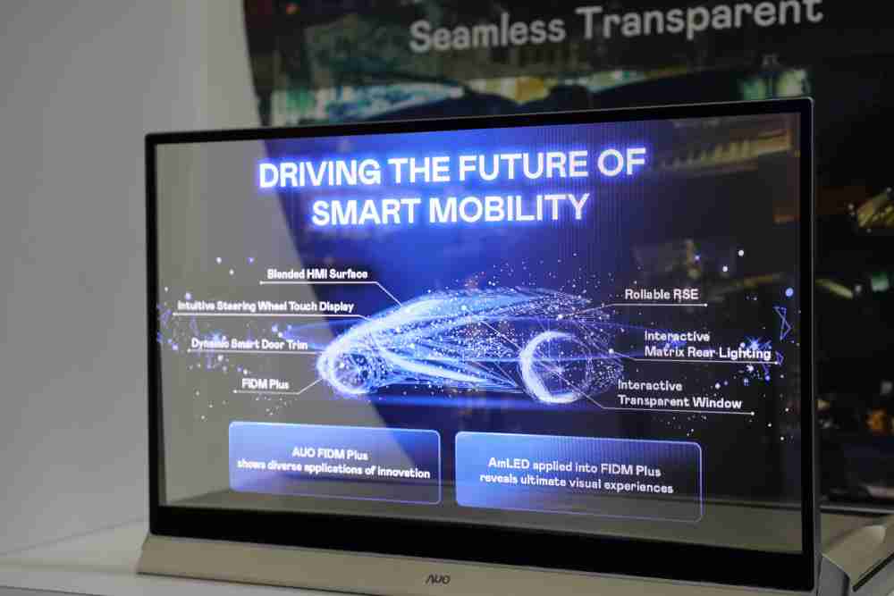 人生就是博凭借着超高亮度和透明度，，，这款30吋透明Micro LED显示器在AR系统与智慧零售具有潜在的应用价值。。。。