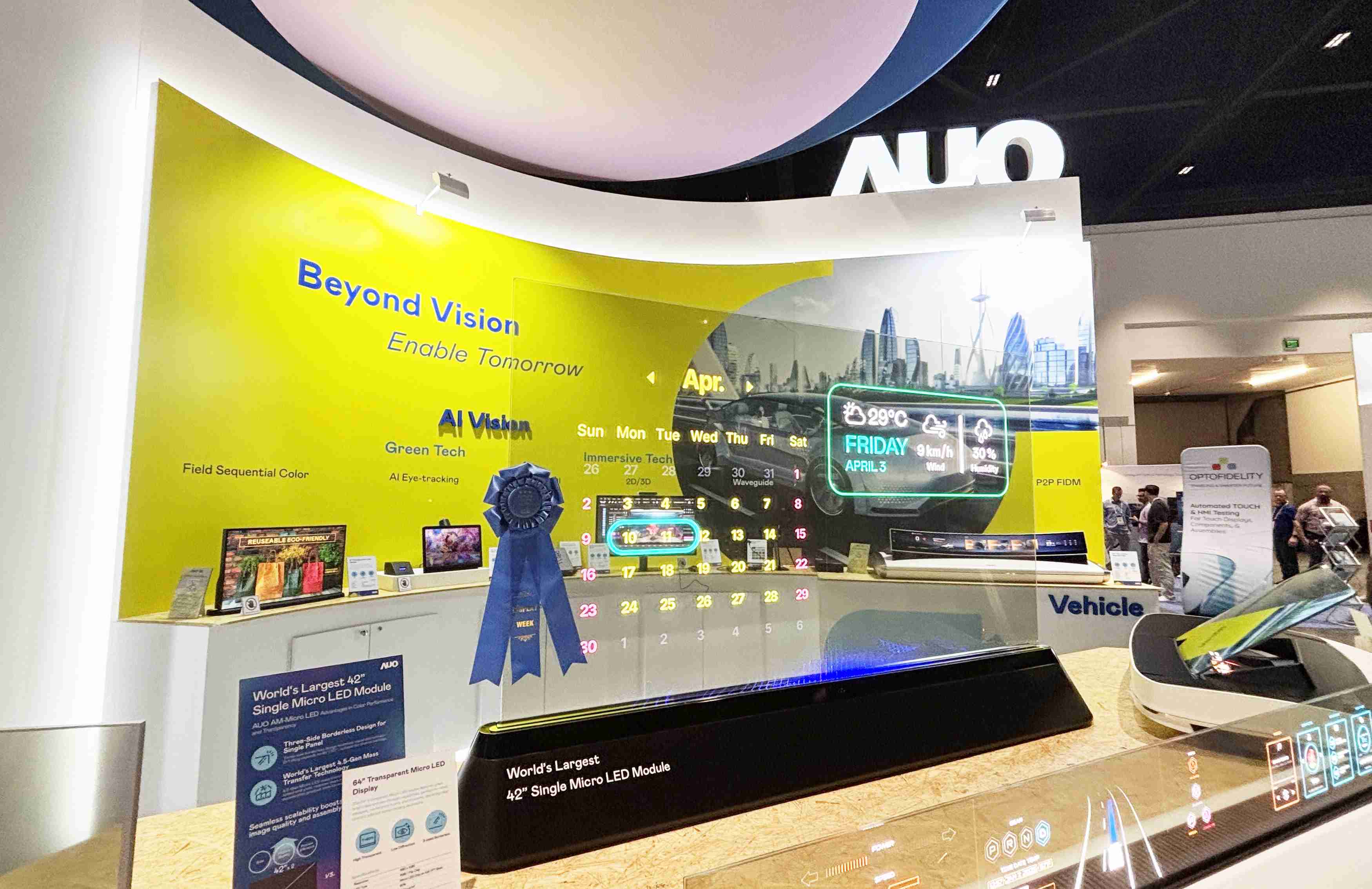 人生就是博64吋透明Micro LED显示器获〝最佳Micro LED技术应用奖〞，，，，其绝妙的透明穿透特性，，同时具备1,000 nits的高亮度表现，，，并透过精细的无缝拼接延伸，，可依需求灵活应用于多元场域，，，展现出Micro LED显示技术划时空的无限潜力